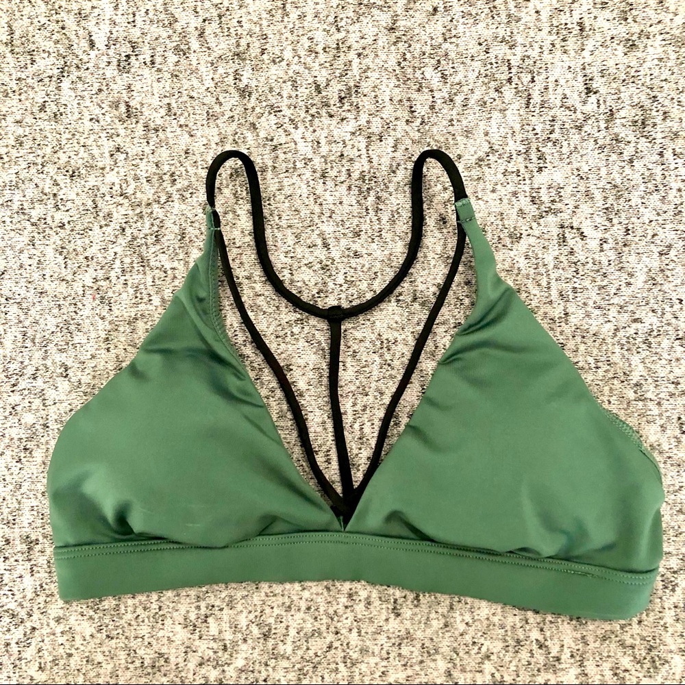 Victoria Sport Strappy Front Sport Bra
